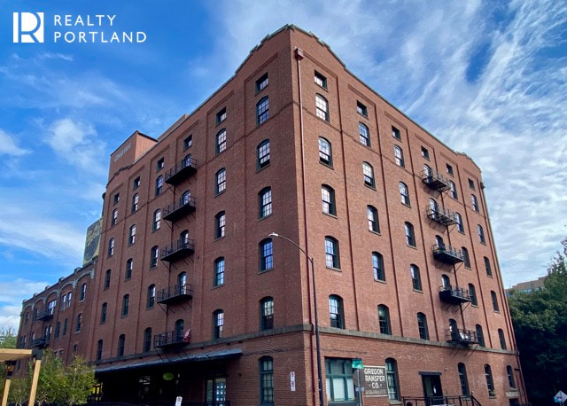 Chown Pella Lofts